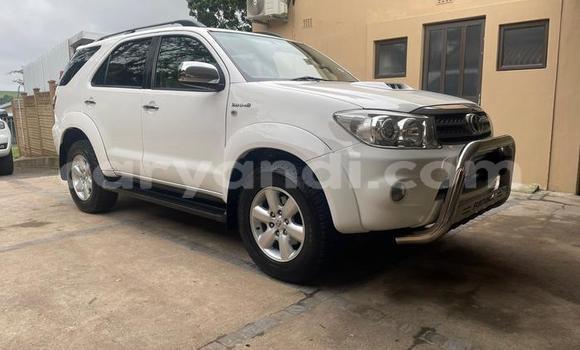 Nunua Ilio tumika Toyota Fortuner Nyeupe Gari ndani ya Lusaka nchini Zambia Nunua Ilio tumika Toyota Fortuner Nyeupe Gari ndani ya Lusaka nchini Zambia