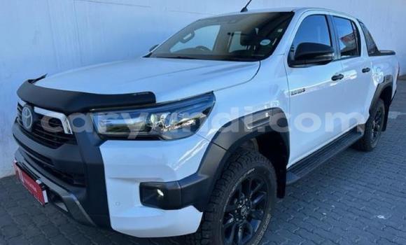 Buy Used Toyota Hilux White Car in Lusaka in Zambia