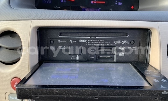 Buy Used Toyota Sienta Red Car in Livingstone in Zambia Buy Used Toyota Sienta Red Car in Livingstone in Zambia