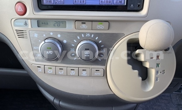 Buy Used Toyota Sienta Red Car in Livingstone in Zambia Buy Used Toyota Sienta Red Car in Livingstone in Zambia