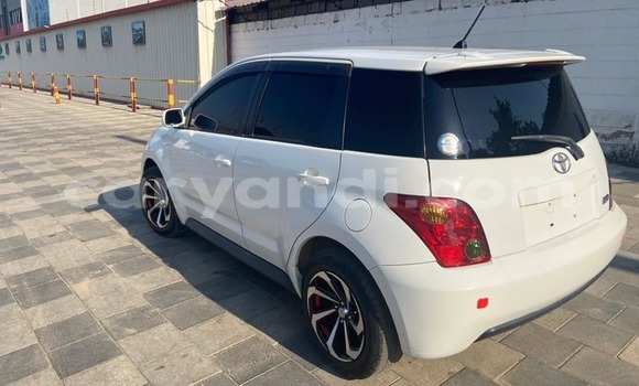 Acheter Occasion Voiture Toyota IST Blanc à Lusaka, Zambie