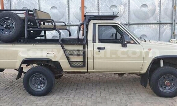 Acheter Occasion Voiture Toyota Hilux Beige à Isoka, Nord Acheter Occasion Voiture Toyota Hilux Beige à Isoka, Nord