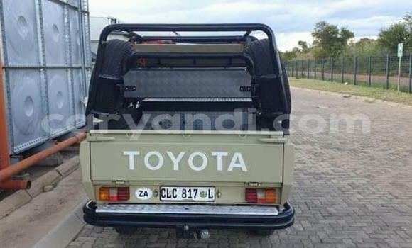 Acheter Occasion Voiture Toyota Hilux Beige à Isoka, Nord Acheter Occasion Voiture Toyota Hilux Beige à Isoka, Nord