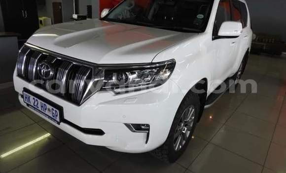 Acheter Occasion Voiture Toyota Land Cruiser Prado Blanc à Isoka, Nord Acheter Occasion Voiture Toyota Land Cruiser Prado Blanc à Isoka, Nord
