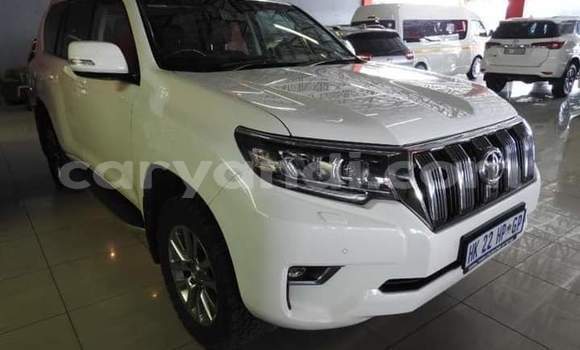 Acheter Occasion Voiture Toyota Land Cruiser Prado Blanc à Isoka, Nord Acheter Occasion Voiture Toyota Land Cruiser Prado Blanc à Isoka, Nord