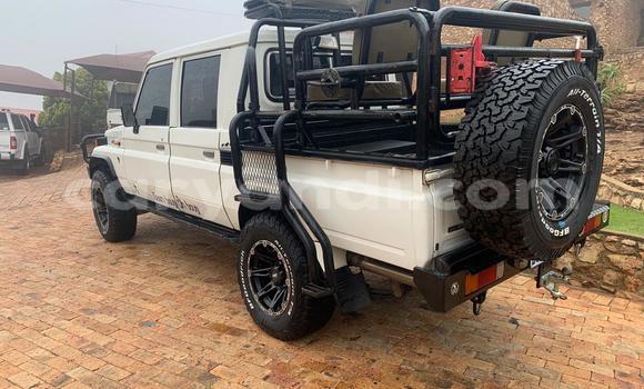 Acheter Occasion Voiture Toyota Land Cruiser Beige à Isoka, Nord Acheter Occasion Voiture Toyota Land Cruiser Beige à Isoka, Nord