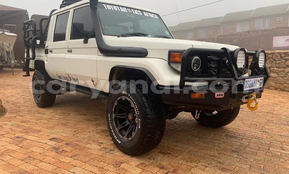 Acheter Occasion Voiture Toyota Land Cruiser Beige à Isoka, Nord Acheter Occasion Voiture Toyota Land Cruiser Beige à Isoka, Nord