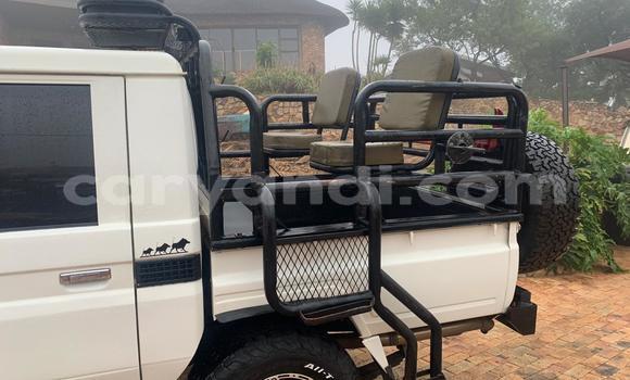 Acheter Occasion Voiture Toyota Land Cruiser Beige à Isoka, Nord Acheter Occasion Voiture Toyota Land Cruiser Beige à Isoka, Nord