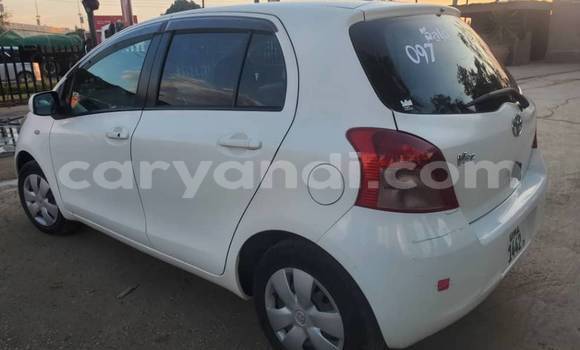 Acheter Occasion Voiture Toyota Vitz Blanc à Lusaka, Zambie Acheter Occasion Voiture Toyota Vitz Blanc à Lusaka, Zambie