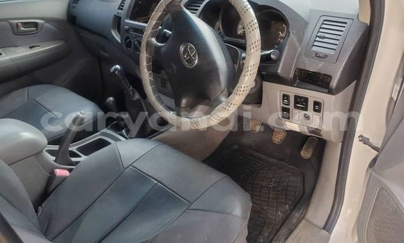 Acheter Occasion Voiture Toyota Hilux Blanc à Lusaka, Zambie Acheter Occasion Voiture Toyota Hilux Blanc à Lusaka, Zambie
