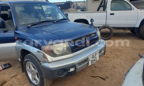 Acheter Occasion Voiture Mitsubishi Pajero iO Bleu à Lusaka, Zambie
