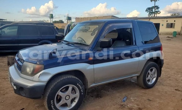 Acheter Occasion Voiture Mitsubishi Pajero iO Bleu à Lusaka, Zambie Acheter Occasion Voiture Mitsubishi Pajero iO Bleu à Lusaka, Zambie