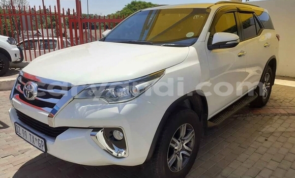 Acheter Occasion Voiture Toyota Fortuner Blanc à Isoka, Nord Acheter Occasion Voiture Toyota Fortuner Blanc à Isoka, Nord