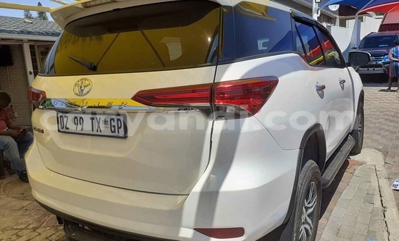 Acheter Occasion Voiture Toyota Fortuner Blanc à Isoka, Nord Acheter Occasion Voiture Toyota Fortuner Blanc à Isoka, Nord