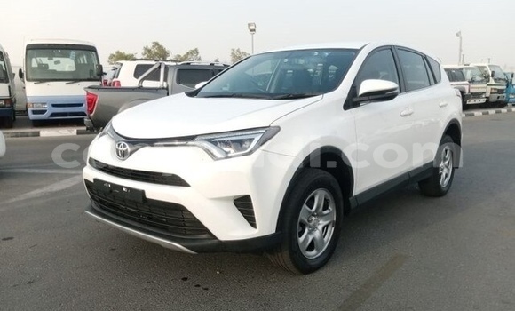 Nunua Ilio tumika Toyota RAV4 Nyeupe Gari ndani ya Lusaka nchini Zambia Nunua Ilio tumika Toyota RAV4 Nyeupe Gari ndani ya Lusaka nchini Zambia