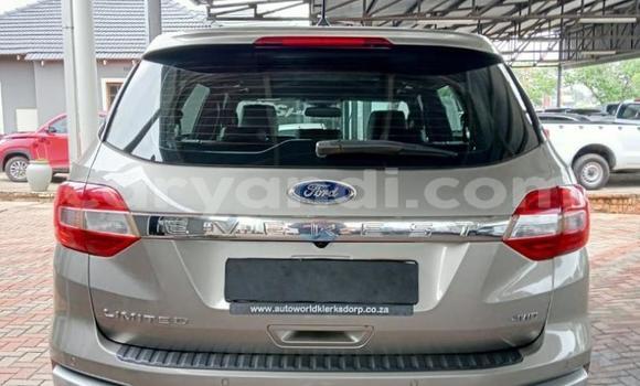 Acheter Occasion Voiture FORD MUSTANG Beige à Lusaka, Zambie Acheter Occasion Voiture FORD MUSTANG Beige à Lusaka, Zambie