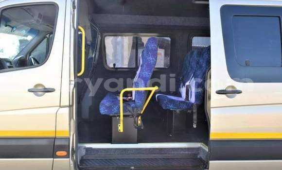 Acheter Occasion Utilitaire Mercedes–Benz Sprinter Beige à Lusaka, Zambie Acheter Occasion Utilitaire Mercedes–Benz Sprinter Beige à Lusaka, Zambie