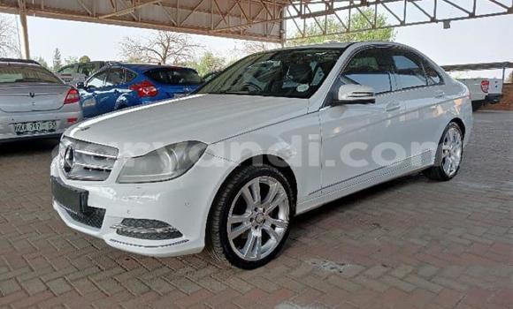 Buy Used Mercedes-Benz C-Classe White Car in Lusaka in Zambia
