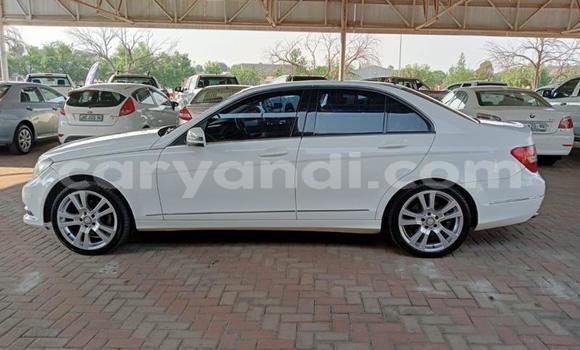 Acheter Occasion Voiture Mercedes-Benz C-Classe Blanc à Lusaka, Zambie Acheter Occasion Voiture Mercedes-Benz C-Classe Blanc à Lusaka, Zambie
