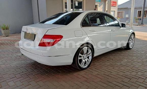 Acheter Occasion Voiture Mercedes-Benz C-Classe Blanc à Lusaka, Zambie Acheter Occasion Voiture Mercedes-Benz C-Classe Blanc à Lusaka, Zambie