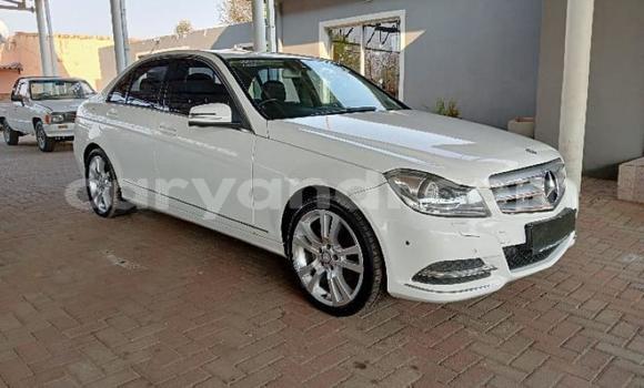 Acheter Occasion Voiture Mercedes-Benz C-Classe Blanc à Lusaka, Zambie Acheter Occasion Voiture Mercedes-Benz C-Classe Blanc à Lusaka, Zambie