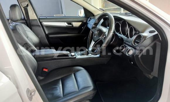 Acheter Occasion Voiture Mercedes-Benz C-Classe Blanc à Lusaka, Zambie Acheter Occasion Voiture Mercedes-Benz C-Classe Blanc à Lusaka, Zambie
