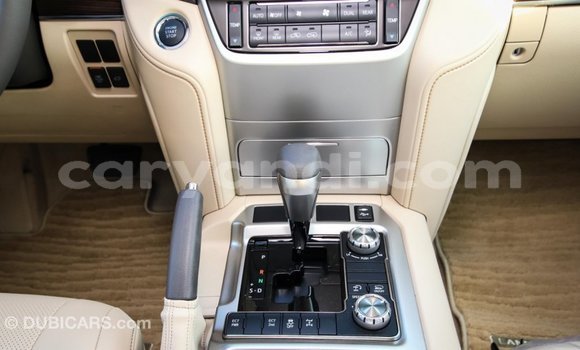 Tenga Imported Toyota Land Cruiser Nhema Mota in Import - Dubai in Zambia Tenga Imported Toyota Land Cruiser Nhema Mota in Import - Dubai in Zambia