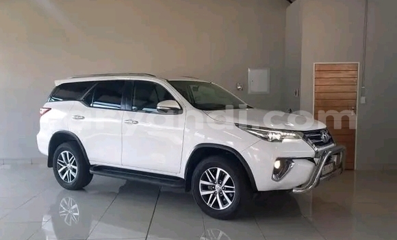 Acheter Occasion Voiture Toyota Fortuner Blanc à Isoka, Nord Acheter Occasion Voiture Toyota Fortuner Blanc à Isoka, Nord