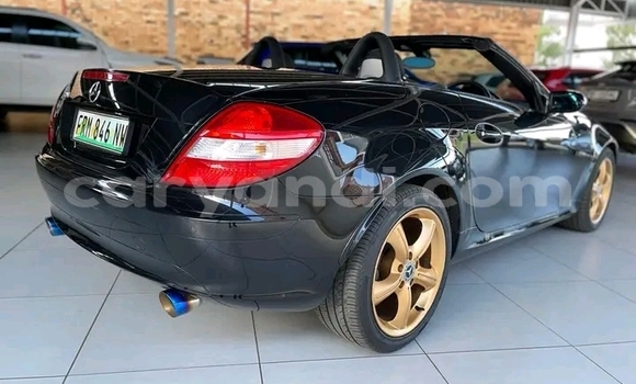 Acheter Occasion Voiture Mercedes‒Benz SLK–Class Noir à Isoka, Nord Acheter Occasion Voiture Mercedes‒Benz SLK–Class Noir à Isoka, Nord