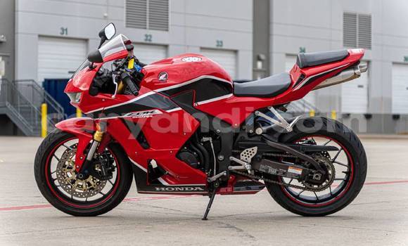Tenga Imported Honda CBR Tsvuku Bike in Import - Dubai in Zambia Tenga Imported Honda CBR Tsvuku Bike in Import - Dubai in Zambia