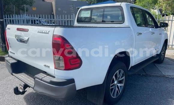 Nunua Ilio tumika Toyota Hilux Nyeupe Gari ndani ya Livingstone nchini Zambia Nunua Ilio tumika Toyota Hilux Nyeupe Gari ndani ya Livingstone nchini Zambia