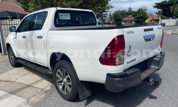 Nunua Ilio tumika Toyota Hilux Nyeupe Gari ndani ya Livingstone nchini Zambia Nunua Ilio tumika Toyota Hilux Nyeupe Gari ndani ya Livingstone nchini Zambia