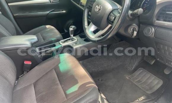 Nunua Ilio tumika Toyota Hilux Nyeupe Gari ndani ya Livingstone nchini Zambia Nunua Ilio tumika Toyota Hilux Nyeupe Gari ndani ya Livingstone nchini Zambia