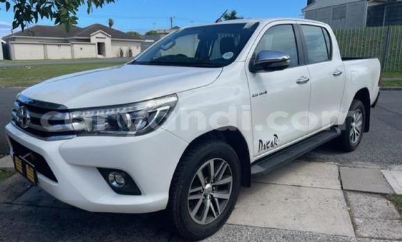 Nunua Ilio tumika Toyota Hilux Nyeupe Gari ndani ya Livingstone nchini Zambia Nunua Ilio tumika Toyota Hilux Nyeupe Gari ndani ya Livingstone nchini Zambia