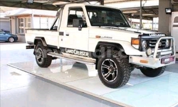 Nunua Ilio tumika Toyota Land Cruiser Nyeupe Gari ndani ya Lusaka nchini Zambia