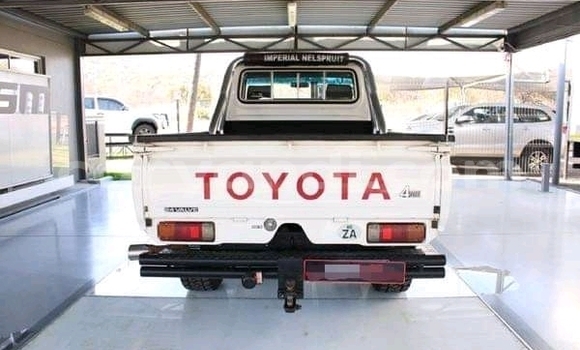 Buy Used Toyota Land Cruiser White Car in Lusaka in Zambia Buy Used Toyota Land Cruiser White Car in Lusaka in Zambia