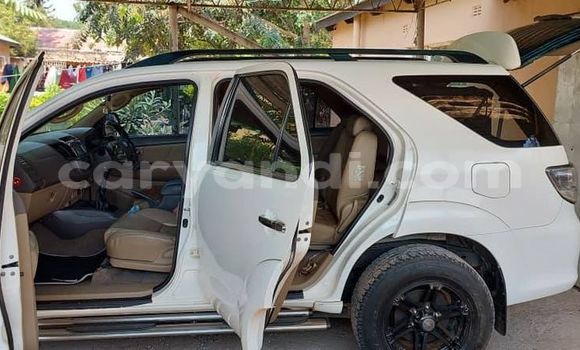Acheter Occasion Voiture Toyota Fortuner Blanc à Chingola, Zambie Acheter Occasion Voiture Toyota Fortuner Blanc à Chingola, Zambie