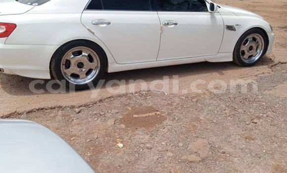 Nunua Ilio tumika Toyota Mark X Nyeupe Gari ndani ya Chingola nchini Zambia