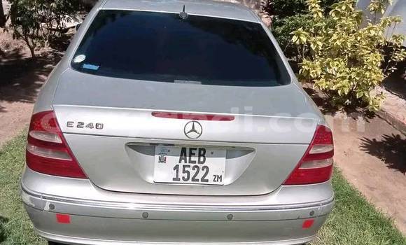 Acheter Occasion Voiture Mercedes‒Benz E–Class Gris à Chingola, Zambie Acheter Occasion Voiture Mercedes‒Benz E–Class Gris à Chingola, Zambie