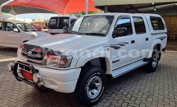 Acheter Occasion Voiture Toyota Hilux Blanc à Lusaka, Zambie