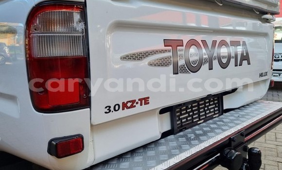 Nunua Ilio tumika Toyota Hilux Nyeupe Gari ndani ya Lusaka nchini Zambia Nunua Ilio tumika Toyota Hilux Nyeupe Gari ndani ya Lusaka nchini Zambia
