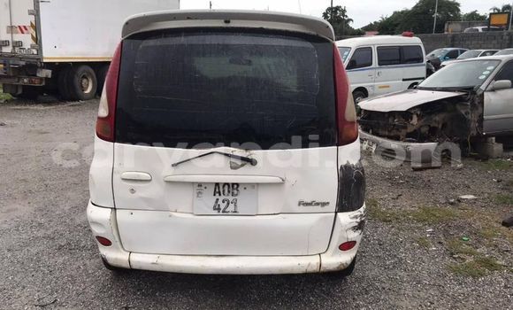 Acheter Occasion Voiture Toyota FunCargo Blanc à Lusaka, Zambie Acheter Occasion Voiture Toyota FunCargo Blanc à Lusaka, Zambie