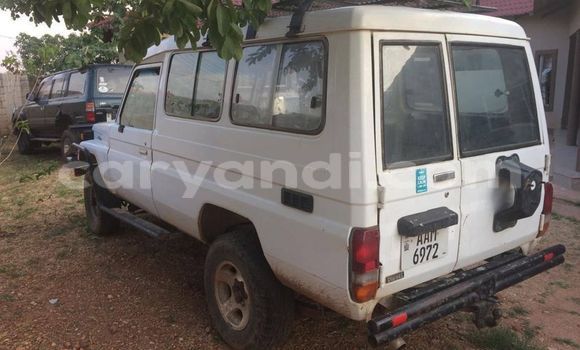 Acheter Occasion Voiture Toyota Land Cruiser Blanc à Lusaka, Zambie Acheter Occasion Voiture Toyota Land Cruiser Blanc à Lusaka, Zambie