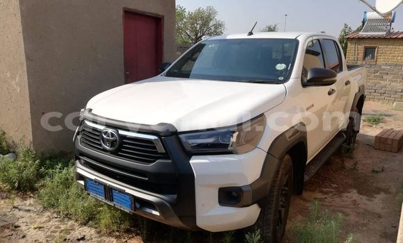 Buy Used Toyota Hilux White Car in Lusaka in Zambia