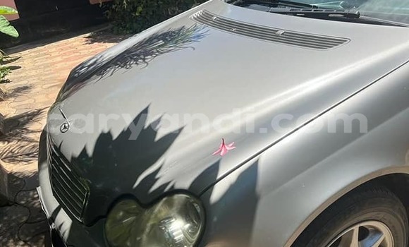 Acheter Occasion Voiture Mercedes-Benz C-Classe Gris à Lusaka, Zambie Acheter Occasion Voiture Mercedes-Benz C-Classe Gris à Lusaka, Zambie