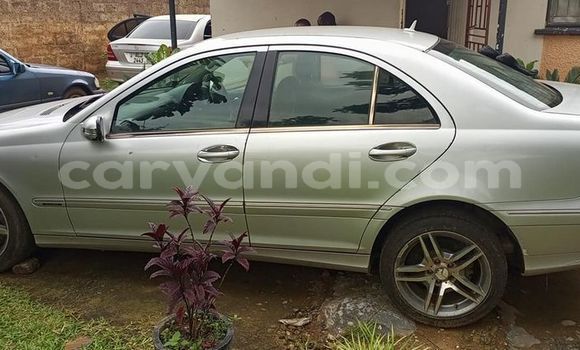 Acheter Occasion Voiture Mercedes-Benz C-Classe Gris à Lusaka, Zambie Acheter Occasion Voiture Mercedes-Benz C-Classe Gris à Lusaka, Zambie