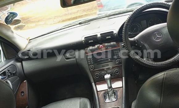 Acheter Occasion Voiture Mercedes-Benz C-Classe Gris à Lusaka, Zambie Acheter Occasion Voiture Mercedes-Benz C-Classe Gris à Lusaka, Zambie