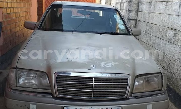 Nunua Ilio tumika Mercedes‒Benz C–Class Brown Gari ndani ya Lusaka nchini Zambia Nunua Ilio tumika Mercedes‒Benz C–Class Brown Gari ndani ya Lusaka nchini Zambia