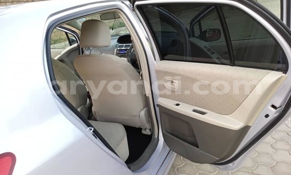 Acheter Occasion Voiture Toyota Vitz Gris à Lusaka, Zambie Acheter Occasion Voiture Toyota Vitz Gris à Lusaka, Zambie