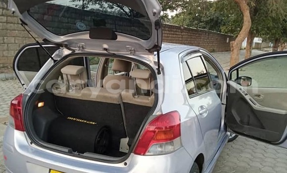 Acheter Occasion Voiture Toyota Vitz Gris à Lusaka, Zambie Acheter Occasion Voiture Toyota Vitz Gris à Lusaka, Zambie